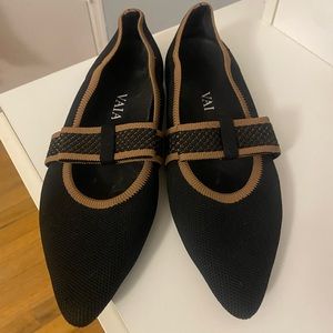 Beautiful Vivaia Flats size 38.